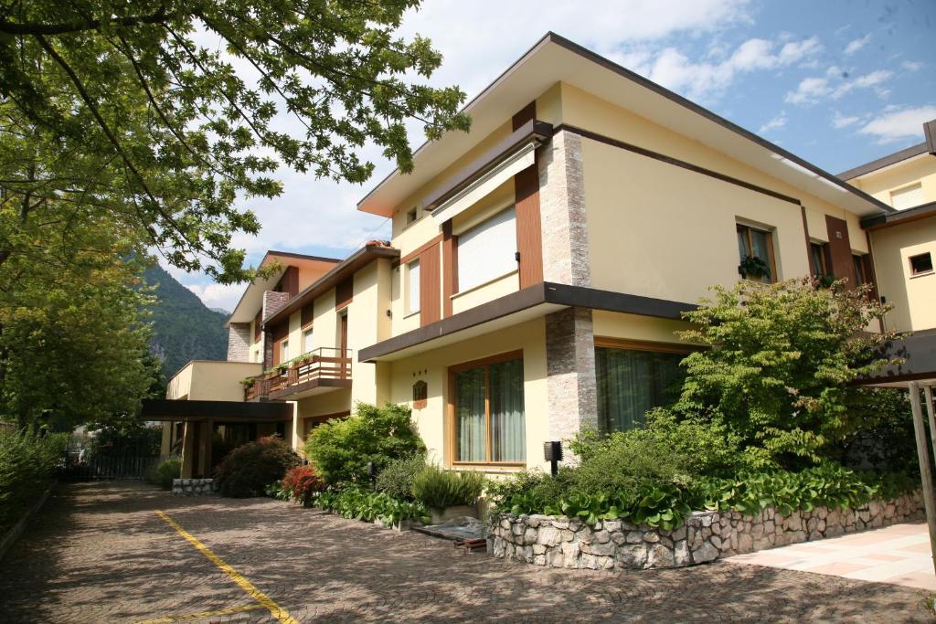 Albergo Benito Ponte nellʼAlpi Екстериор снимка